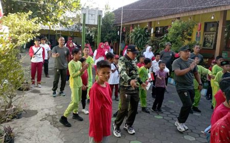 Kegiatan Komsos Wilayah, TNI Koramil Sukodono Giatkan Olahraga SKJ di Lingkungan Sekolah