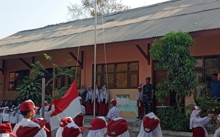 Pelda Johan Arif Setiawan Menginspirasi Generasi Muda Saat Upacara di SDN Waru Barat 7