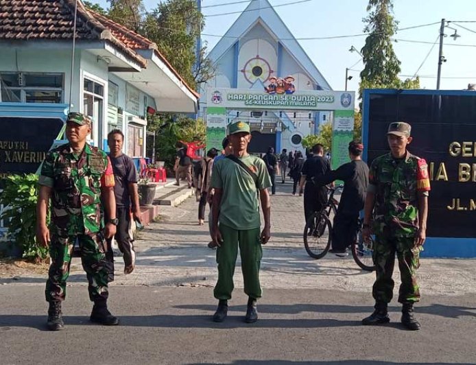 Babinsa Koramil 0823/01 Kota Laksanakan Pengamanan Ibadah Jemaat Gereja Katolik