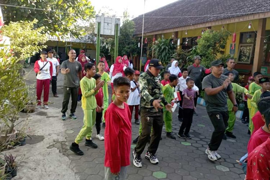 Kegiatan Komsos Wilayah, TNI Koramil Sukodono Giatkan Olahraga SKJ di Lingkungan Sekolah