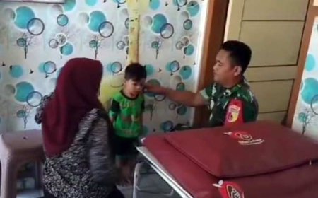 Dukung Program Kesehatan Anak Balita, Babinsa Arjasa Bersama Nakes Gelar Kegiatan Posyandu