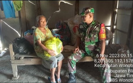 Terjun Langsung ke Lapangan, Babinsa Pos Wonotirto Berbagi Kebahagiaan Kepada Warga Kurang Mampu