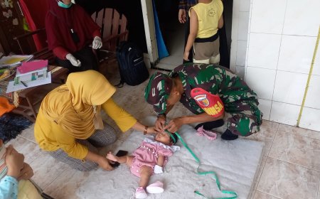 Tekan Angka Stunting, Babinsa Koramil 0823/01 Bersama Nakes Situbondo Monitoring Posyandu 