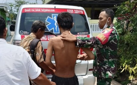 Anggota Koramil Kedungwaru Evakuasi ODGJ ke Rumah Sakit Madinah Ngunut