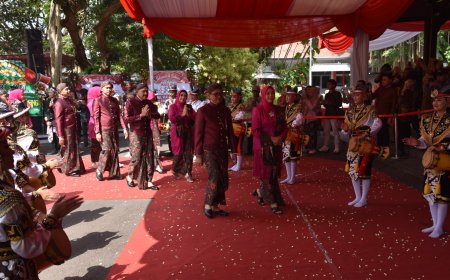 Prosesi Tradisi Bersih Nagari Meriahkan Peringatan HUT ke-818 Kabupaten Tulungagung