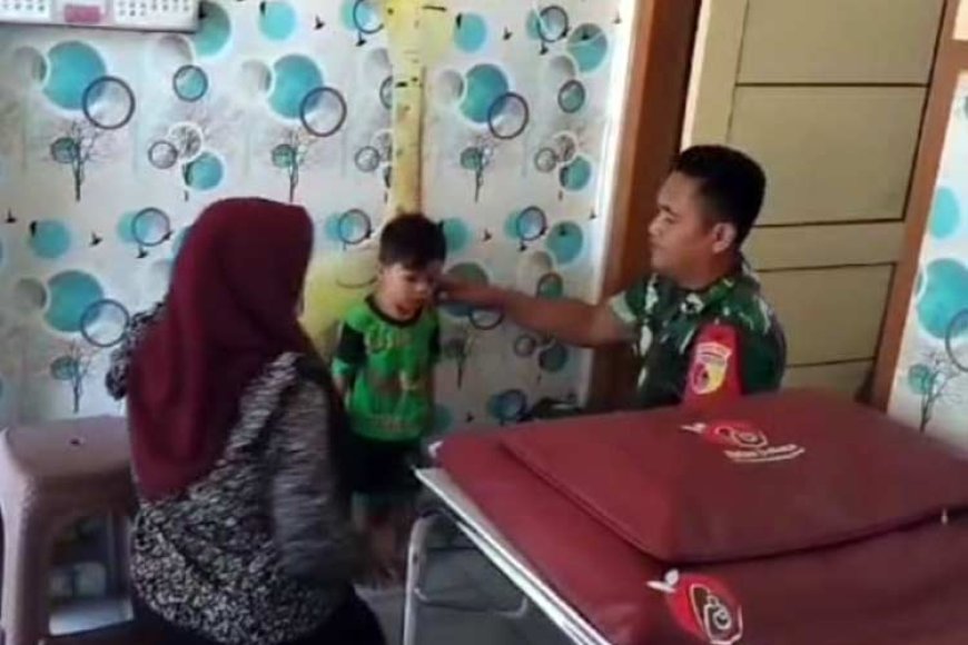 Dukung Program Kesehatan Anak Balita, Babinsa Arjasa Bersama Nakes Gelar Kegiatan Posyandu