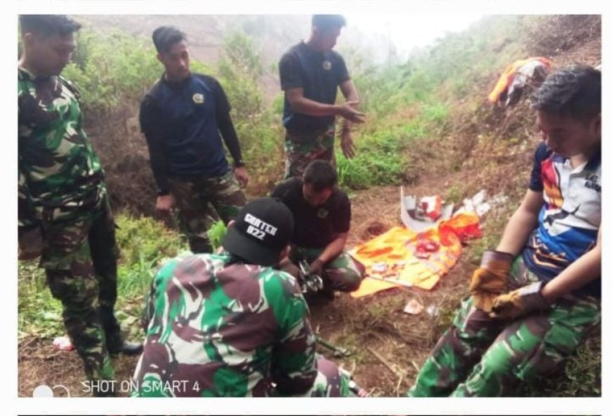 Personil Jajaran Kodim 0819/Pasuruan Bantu Evakuasi Jatuhnya Pesawat Tempur Super Tucano milik TNI AU 