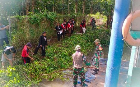 Cegah Terjadinya Banjir, Kodim 0808/Blitar Gelar Karya Bakti Pembersihan Sungai Brantas