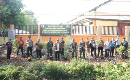 Cegah Banjir, Dandim Lamongan Turun Langsung Bersama Polri dan Pemda Bersihkan Saluran Air