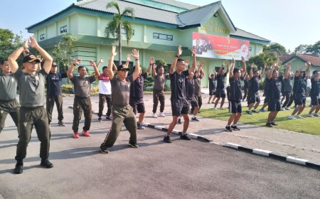 Jumat Sehati: Suasana Gembira di Makodim 0812/Lamongan, Prajurit dan PNS TNI Berolahraga Bersama
