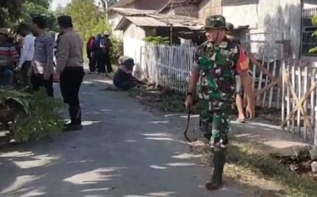 Masyarakat dan TNI-Polri di Desa Kumbangsari Berjibaku Bersihkan Sampah untuk Antisipasi Jentik Nyamuk
