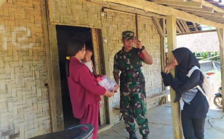 Wujud Kepedulian Kodim Blitar, Babinsa Koramil Wates Bersama Bidan Desa Pantau Kesehatan Anak Penderita Stunting