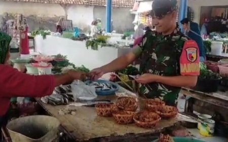 Babinsa di Situbondo Tingkatkan Pembinaan Hingga Memasak untuk Warga Binaan
