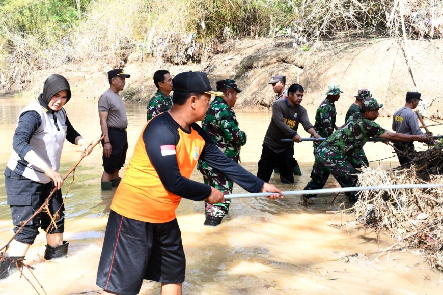 Warga Apresiasi Kerja Bakti Prajurit Kodim/0802 Ponorogo