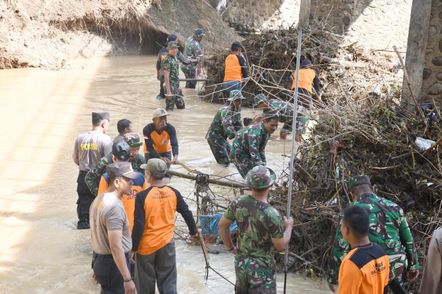 Warga Apresiasi Kerja Bakti Prajurit Kodim/0802 Ponorogo