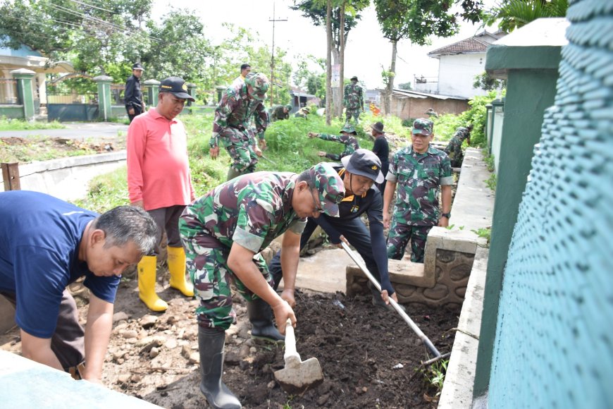 Antisipasi Banjir, Koramil 0822/03 Tegalampel Gelar Karya Bakti