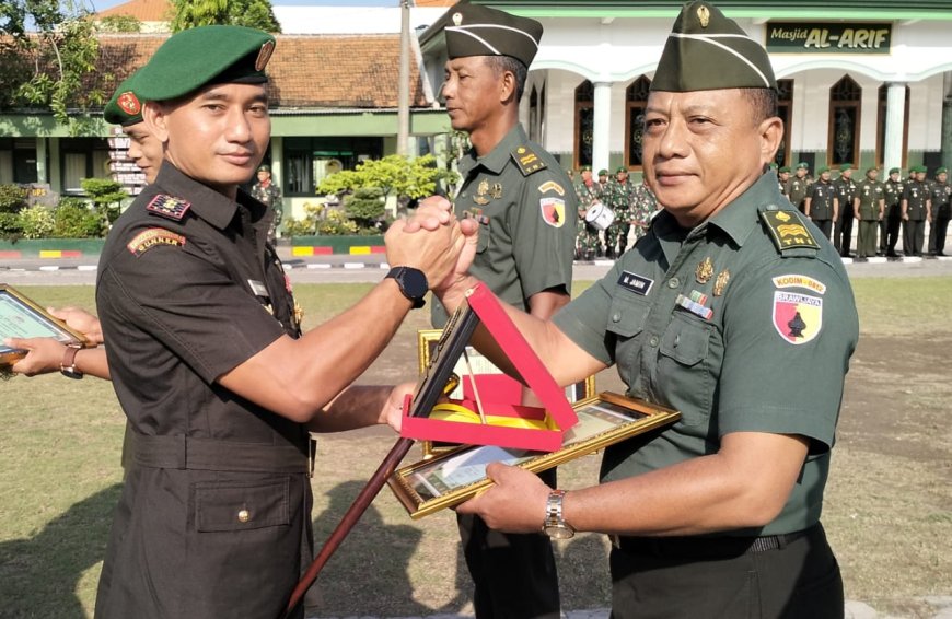 Dandim 0812/Lamongan Beri Penghargaan kepada Anggota Purna Tugas