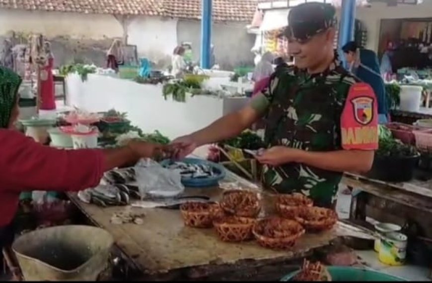 Babinsa di Situbondo Tingkatkan Pembinaan Hingga Memasak untuk Warga Binaan