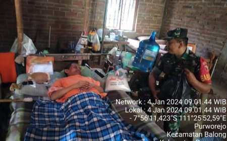 Babinsa Kodim 0802/Ponorogo Bersama Aparat Desa Sambangi Warga yang Sakit 