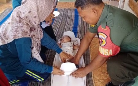 Babinsa di Blitar Dampingi Posyandu Anak Penderita Stunting 