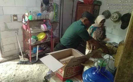 Masuk Dapur, Upaya Babinsa Kodim 0802/Ponorogo Bantu Warga Kurang Mampu