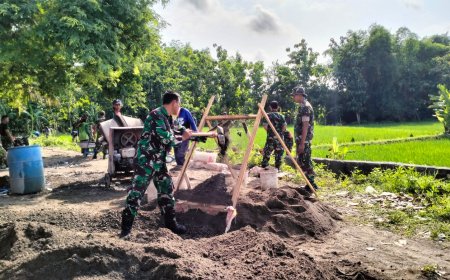 Kisah Inspiratif Babinsa di Lamongan Bergandengan Tangan Membangun Irigasi 