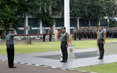 Kaskostrad Mayjen TNI Farid Makruf Pimpin Upacara 17-an Bulan Januari