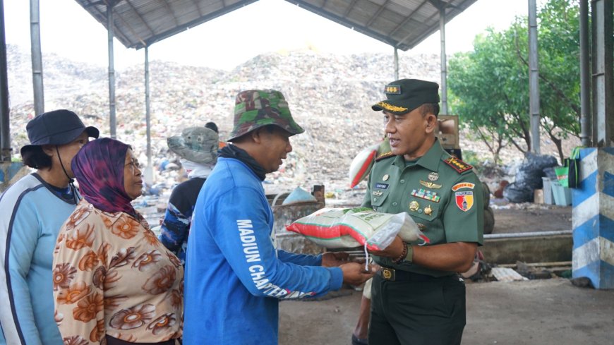 HUT ke-73 Penerangan TNI AD, Hadirkan Senyuman di Antara Tumpukan Sampah TPA Winongo