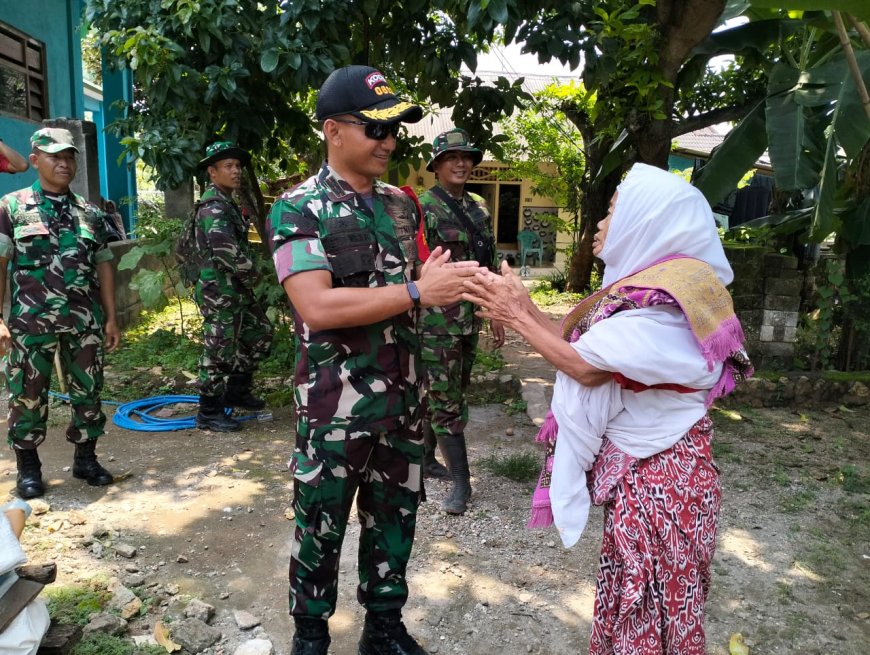 Cerita Manis Satgas TMMD dan Mbah Lasmiyati Penerima Bantuan di Desa Brengkok