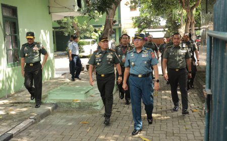 Irjen Mabes TNI dan Pangdam V Brawijaya Tinjau Pelaksanaan Seleksi Catar Akademi TNI di Surabaya