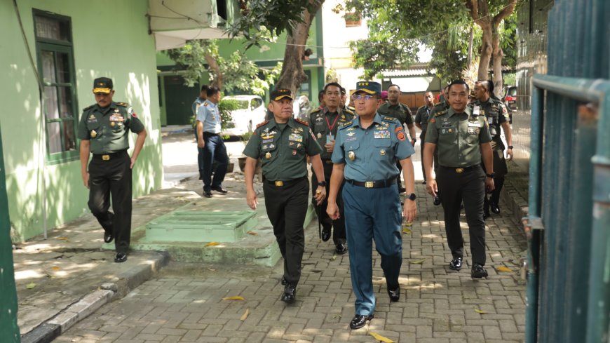 Irjen Mabes TNI dan Pangdam V Brawijaya Tinjau Pelaksanaan Seleksi Catar Akademi TNI di Surabaya