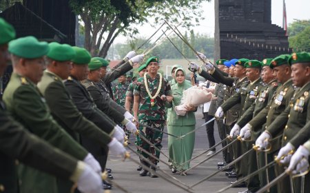 Prosesi Lepas Sambut Pangdam V/Brawijaya, Berlangsung Khidmat dan Penuh Makna